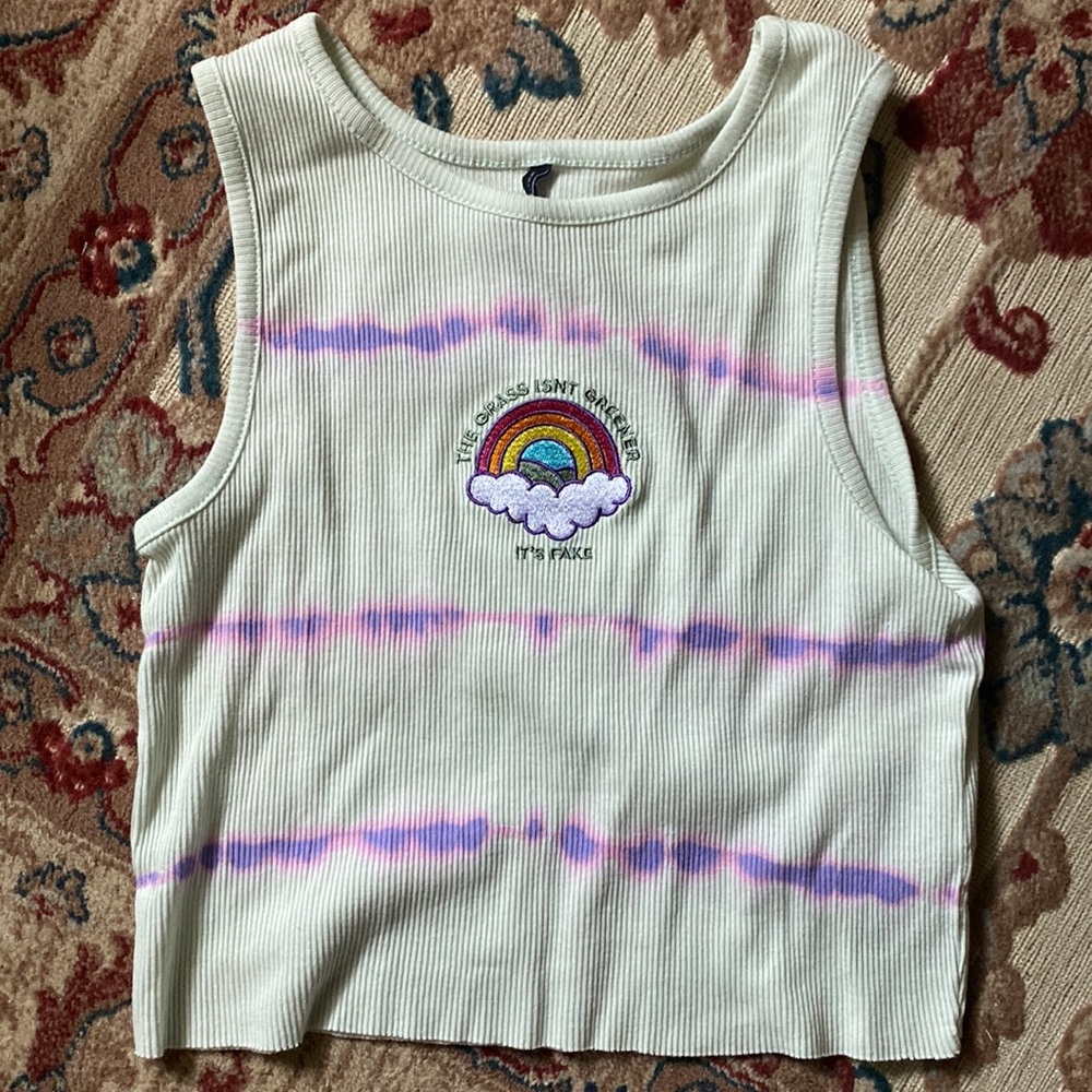 Graphic cropped tee
